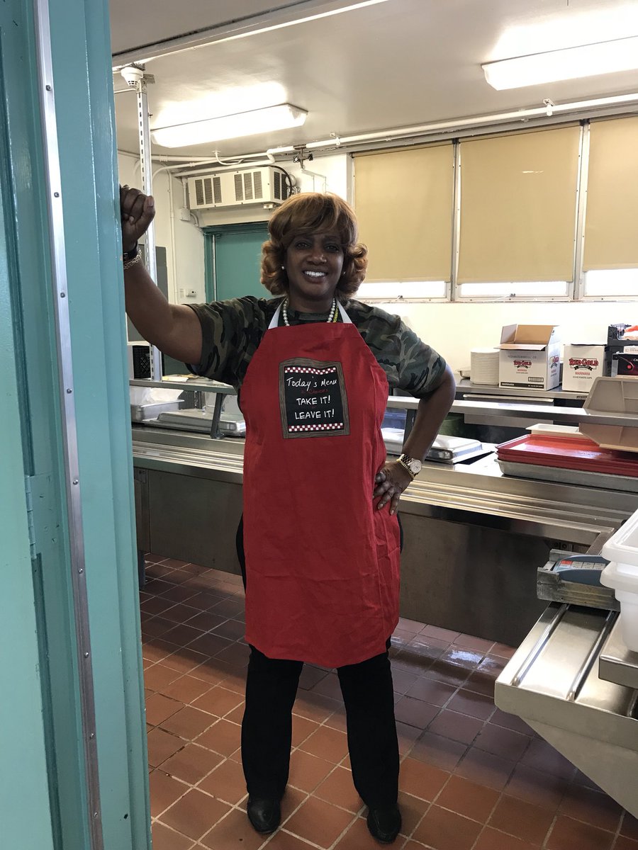 BHEHornets's tweet photo. I work, I serve, I lead! Our 🐝 Principal @elmoivy51 is not afraid of the kitchen! #cafeteriaworker #manyjobs #alwaysworking #wearmanyhats https://t.co/XGFklMskN7