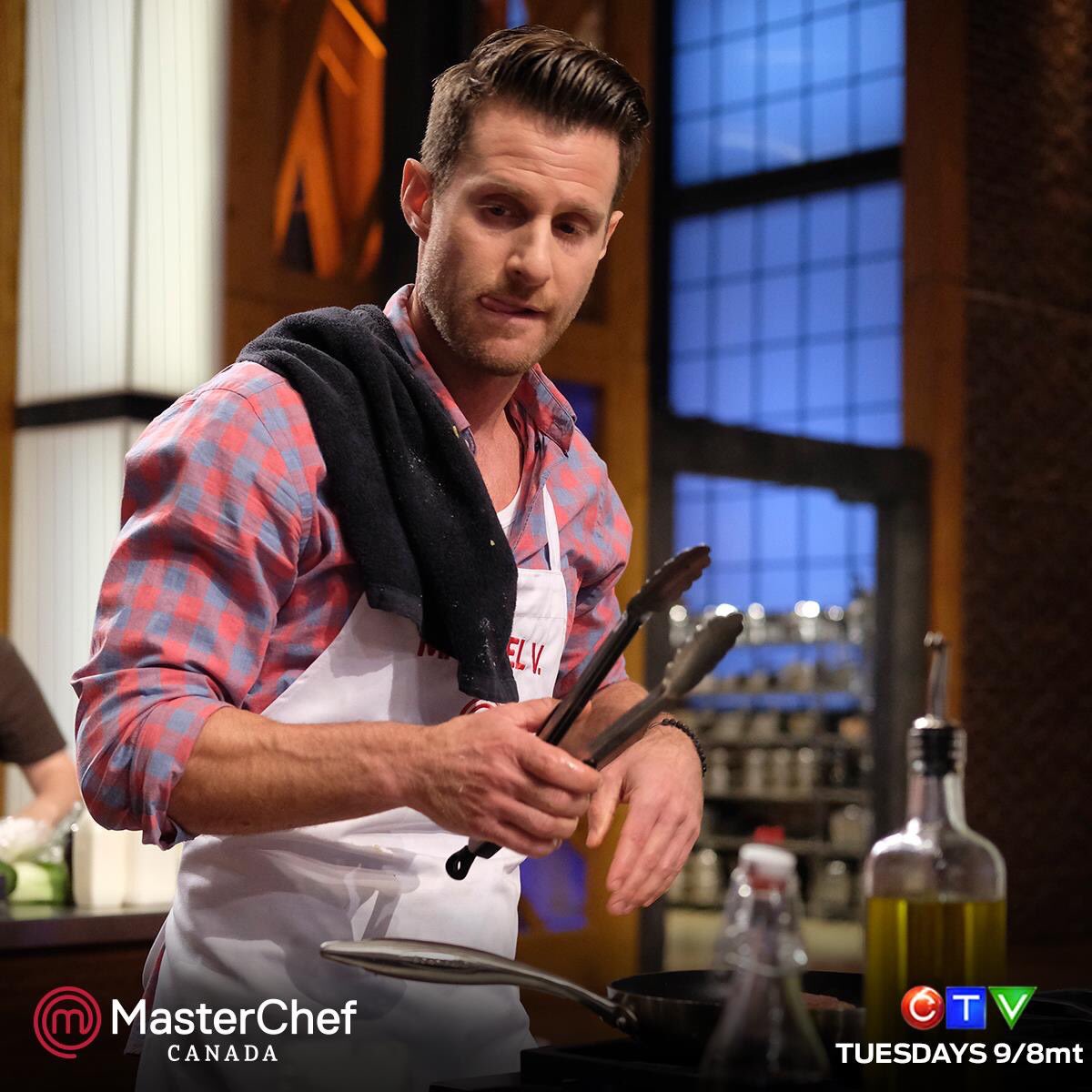 Tonight 9pm @CTV_Television dogs 🐶 doughnuts 🍩 and maybe bacon 🥓!! 3 of my favourite things!! <a href="/MasterChefCDA/">MasterChef Canada</a> <a href="/MieleCanada/">Miele Canada</a>