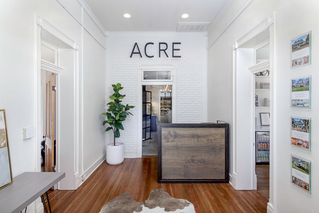 AbsoluteCharmRE's tweet photo. WELCOME to the Absolute Charm Real Estate office. We can't wait to show you around ;) #absolutecharm #fredericksburgtx #fbg #realestate #officedesign https://t.co/Uzcgs6gF30