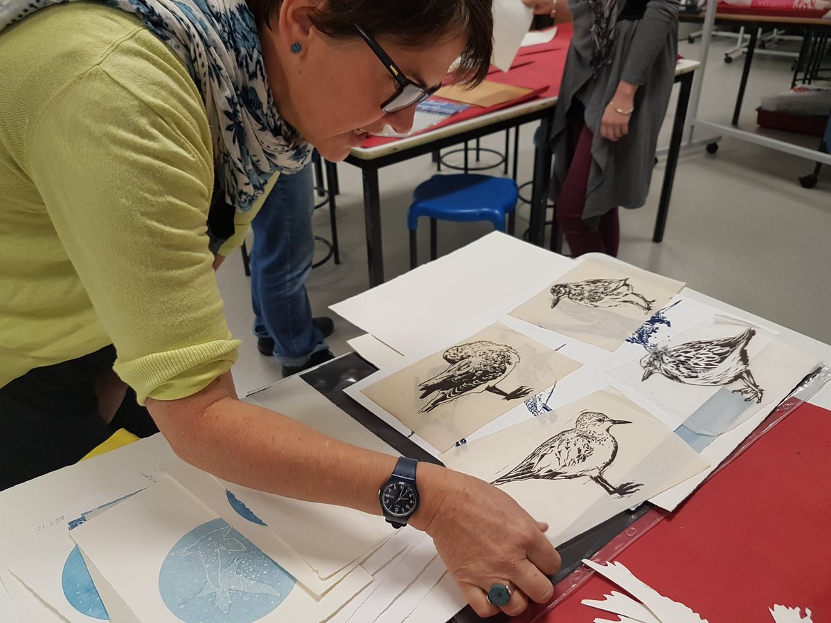 robbiepoet's tweet photo. Kate Gorringe Smith sharing her migratory shorebird linocuts with us this morning @BirdlifeOz #overwinteringproject https://t.co/ghcVm8Nw13