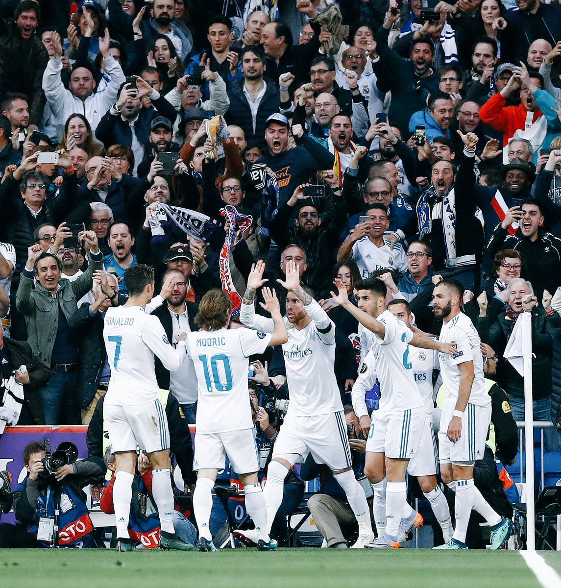 7itsR's tweet photo. على خُطى "لشبونه ، ميلانو وكارديف”
مضينا الى "كييف" في حلمنا الأشبه بالبركان الذي يلتهم في طريقه كل العقبات.

#HalaMadrid https://t.co/bE4fmTRGl2