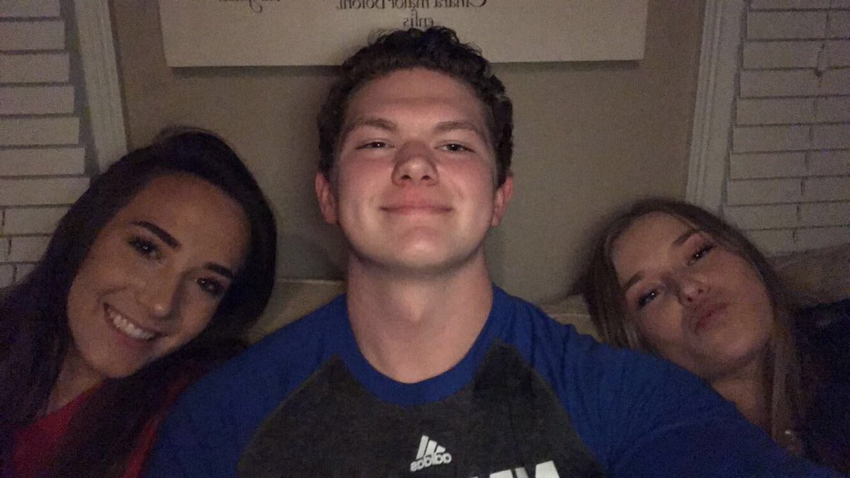 dberns27's tweet photo. Happy birthday @paulinaaa0501 !!!!! Love u i hope ur day keeps going great!! #nomorebraces https://t.co/Bxr9uHd7et