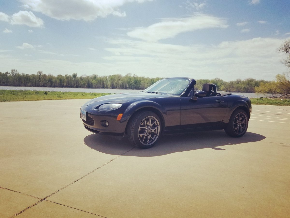 Ianthomasmiataw's tweet photo. Driving around with the top down.  #mazdamiatamx5 #miatamx5 #miata #miataclubofamerica #miataclub #miataracing #mazda https://t.co/kxBAvgEliH