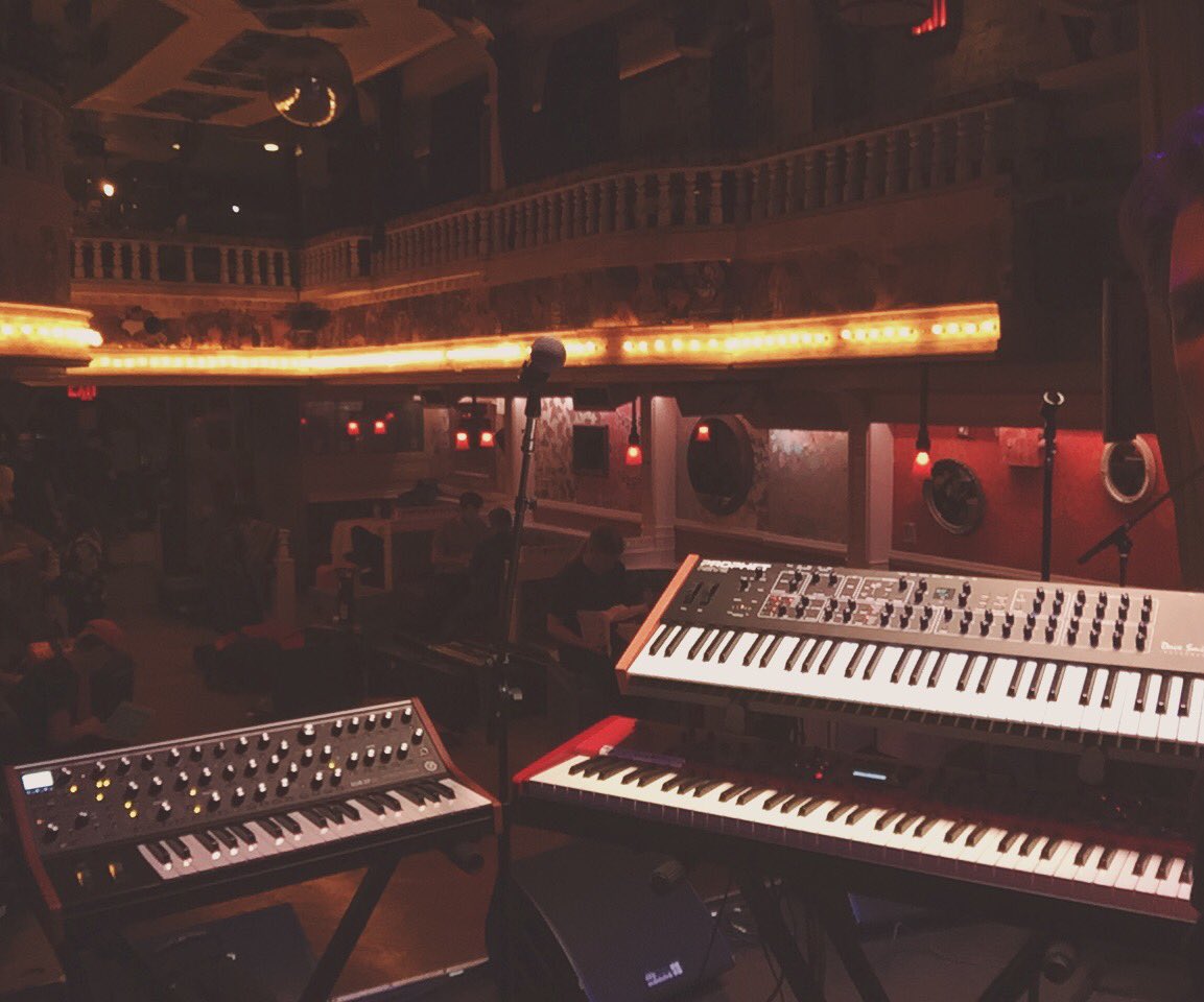 markrmckee's tweet image. Setup for tonight + cabaret vibes in #NYC w @morgxnofficial | @hollywoodrecords showcase @theboxnyc. Love this city and love this spot! #moogsub37 #prophetrev2 #nordstage2