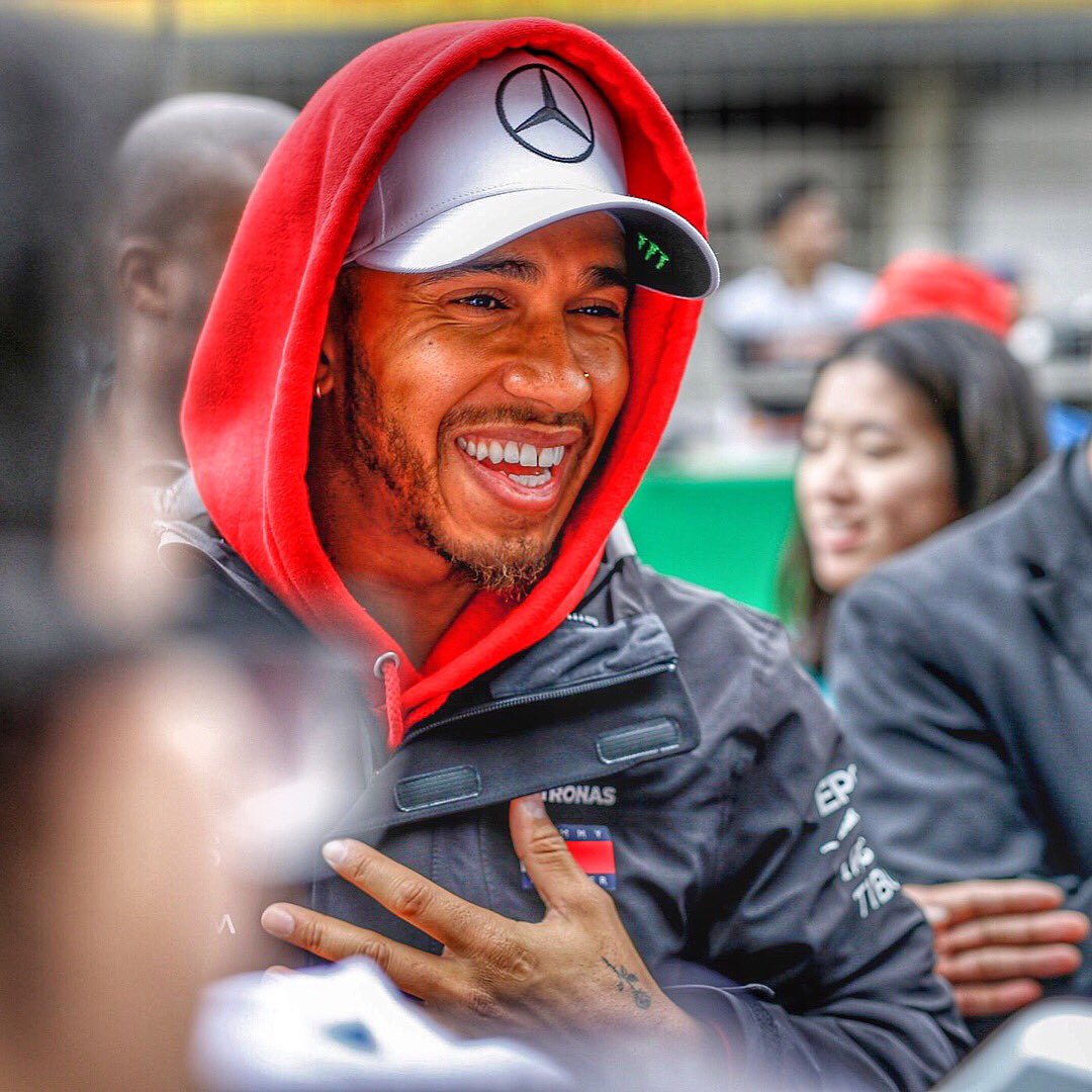 1_LH44's tweet photo. 𝕃𝕖𝕨𝕚𝕤 ℍ𝕒𝕞𝕚𝕝𝕥𝕠𝕟 #F1 #LewisHamilton #LH44 #TeamLH #MercedesBenz #Mercedes #MercedesAMGF1 #Pirelli #PZero #SuperCar #GrandPrix #ChineseGP #FormulaOne #GP #Formula1 #Fast #Speed #Drive #Racing #Motorsport #Cars #Sports #FastCar #Sports #RacingDriver #Puma #TommyHilfiger https://t.co/URKdfRTQo0
