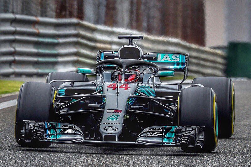 1_LH44's tweet photo. 𝕃𝕖𝕨𝕚𝕤 ℍ𝕒𝕞𝕚𝕝𝕥𝕠𝕟 #F1 #LewisHamilton #LH44 #TeamLH #MercedesBenz #Mercedes #MercedesAMGF1 #Pirelli #PZero #SuperCar #GrandPrix #ChineseGP #FormulaOne #GP #Formula1 #Fast #Speed #Drive #Racing #Motorsport #Cars #Sports #FastCar #Sports #RacingDriver #Puma #TommyHilfiger https://t.co/URKdfRTQo0