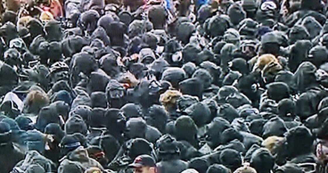 pamignon's tweet image. Ils ont une drôle de gueule vos "ouvriers", vous ne trouvez pas ? A moins que comme le #LiderMaximo ce ne soient des ouvriers d’extrême-droite ?
#ParleCommeMélenchon #1erMai