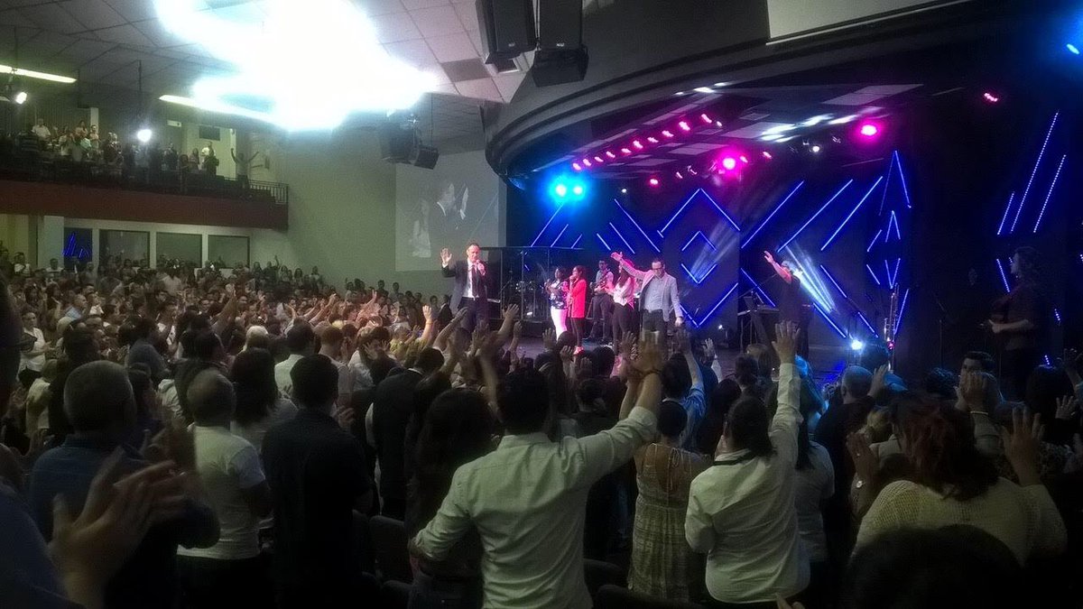 jasonfrenn's tweet photo. Powerful time in Costa Rica at the Evangelistic Center. The Lord healed and delivered hundreds of lives.  
Un poderoso tiempo en Costa Rica en el Centro Evangelístico. El Señor sanó y liberó a centenares de vidas. #jasonfrenn #costarica https://t.co/rys6ezDfoL