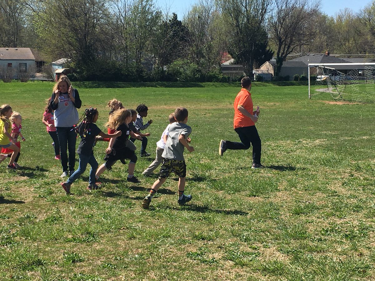 CounselorFranko's tweet image. Happy Principal’s Day to @J_Holt20!! 💪🏽 Thanks for leading @SPSPanthers by example, challenging us to grow &amp;amp; #KnowYourPurpose, supporting &amp;amp; caring about your staff, and finding ways to bring countless laughs to students’ &amp;amp; staffs’ day! #WeHaveTheBestPrincipal #WorkHardPlayHard