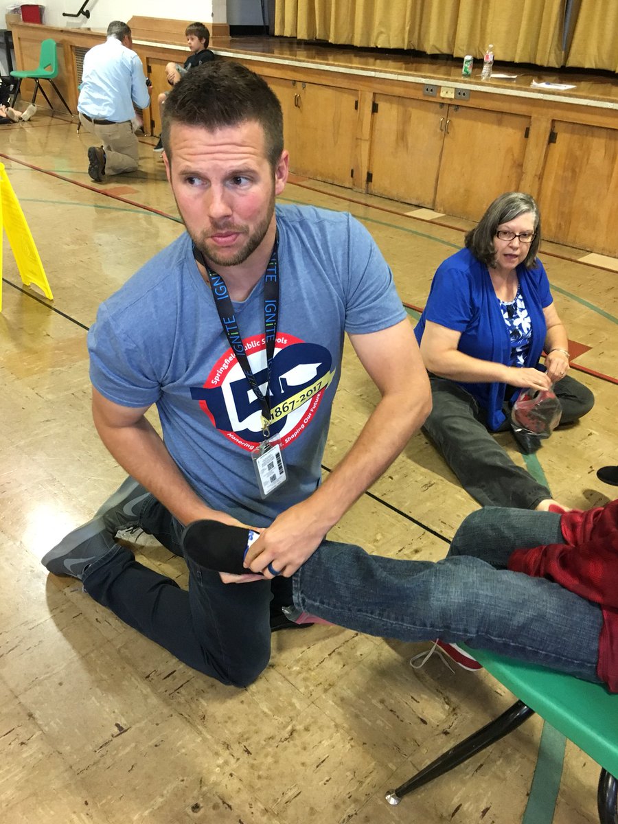 CounselorFranko's tweet image. Happy Principal’s Day to @J_Holt20!! 💪🏽 Thanks for leading @SPSPanthers by example, challenging us to grow &amp;amp; #KnowYourPurpose, supporting &amp;amp; caring about your staff, and finding ways to bring countless laughs to students’ &amp;amp; staffs’ day! #WeHaveTheBestPrincipal #WorkHardPlayHard