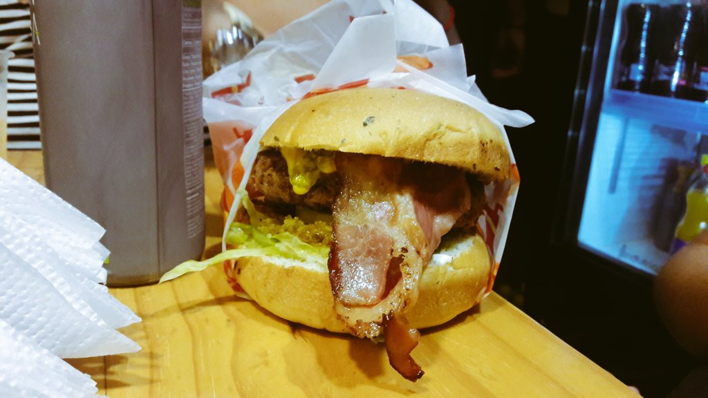 Anddy428's tweet photo. Estoy probando la "TEX-MEX" de Steak House #BurgerMasterCo #Bucaramanga https://t.co/YKzTUcLIBG