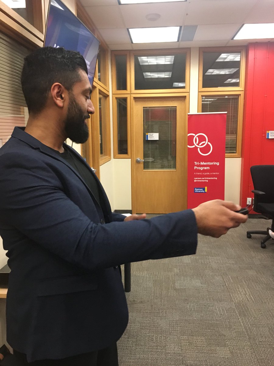 Berbato's tweet photo. @trimentoring alumni hearing from #SplashEffect co-founder, @HamzaK on creating your perfect pitch. Thank you, @dynamyk for hosting this fantastic event! https://t.co/dUvJy3QSgc