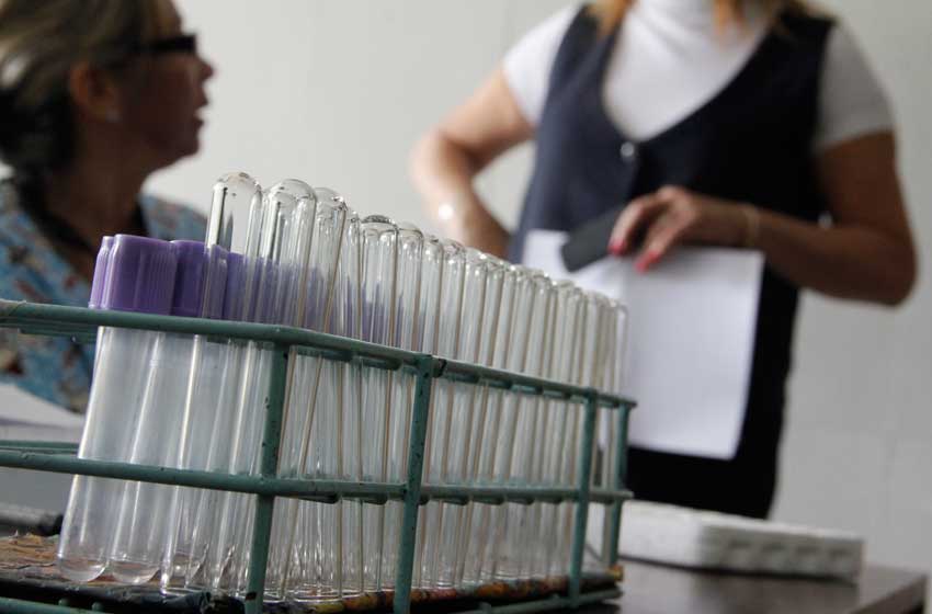 laprensalara's tweet photo. #Locales | Universitarios aprenden solo con teoría: falta de químicos y materiales en laboratorios de las universidades obliga suspender prácticas https://t.co/UiskWHB3vk https://t.co/XxIZSaBN8H