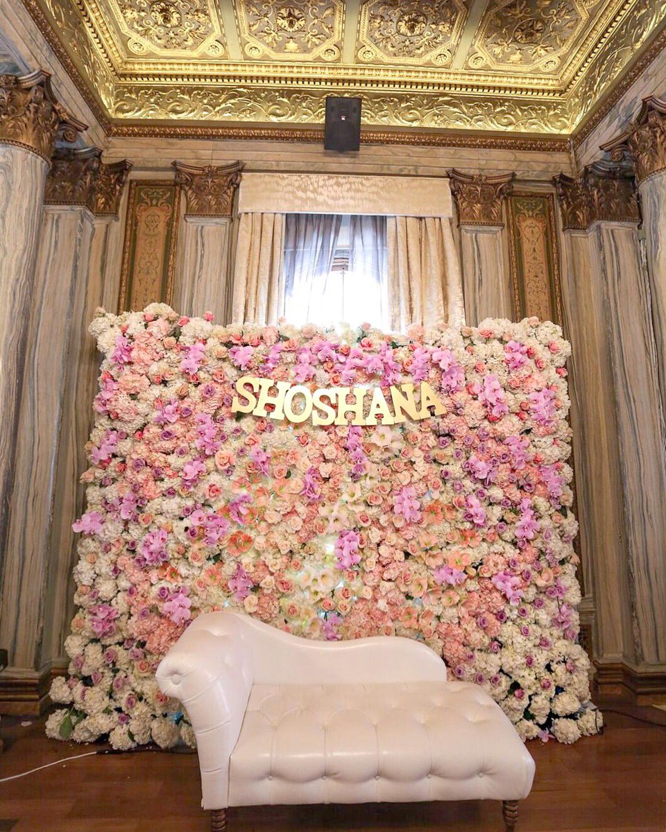 Wall flower 💍🙏
Bridal shower season ✨
💐: @metrofloralevents
📸: @denisleonphoto 
#BiancaBInc
 #EventDesign
#RealBridal #BridalShower  #nycevents #luxuryevents #engaged #bridetobe #eventplanningnyc