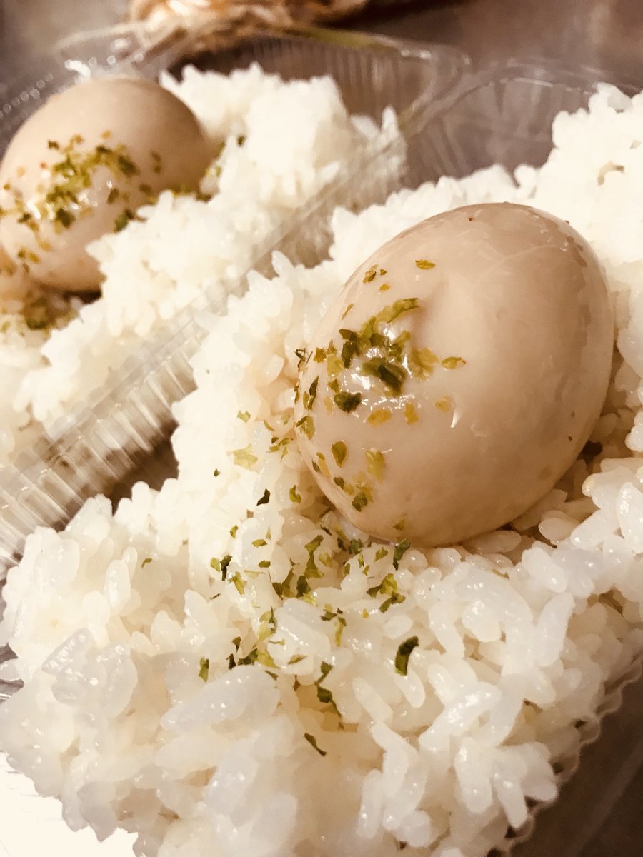 BARBABY20020304's tweet image. #BARBABY 
#味付け卵 #お弁当 
#半熟卵 と#ごはん #最高 ！
#贅沢 な#ご飯 #弁当 (^ ^)
#半熟たまご の #黄身 と
#つけダレ の #ハーモニー ！
#美味しい #旨い #おいしい 
#沖縄 #名護市 #bar #baby 
#たまご #卵 #玉子 #ゆで卵 
#ゆでたまご #米 
instagram.com/p/BiQONP2Apo9/