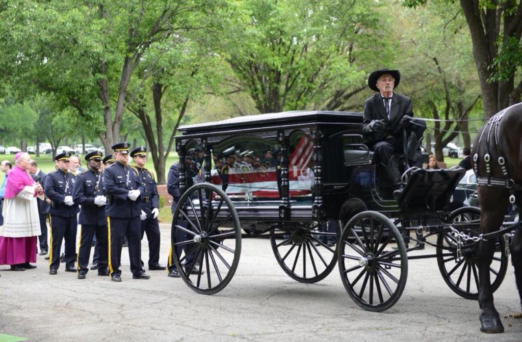 BurlesonChief's tweet image. I was honored to attend @DallasPD Officer Santander’s funeral today. No other profession honors their fallen better than the police family. Officer Santander had an infectious smile and motivated others to be better. Well done sir!