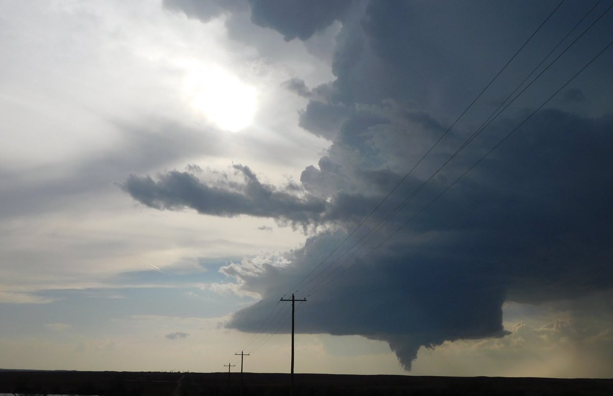 Tornado-warned supercell on KS/OK border with low wall cloud ~15min ago. #okwx #kswx