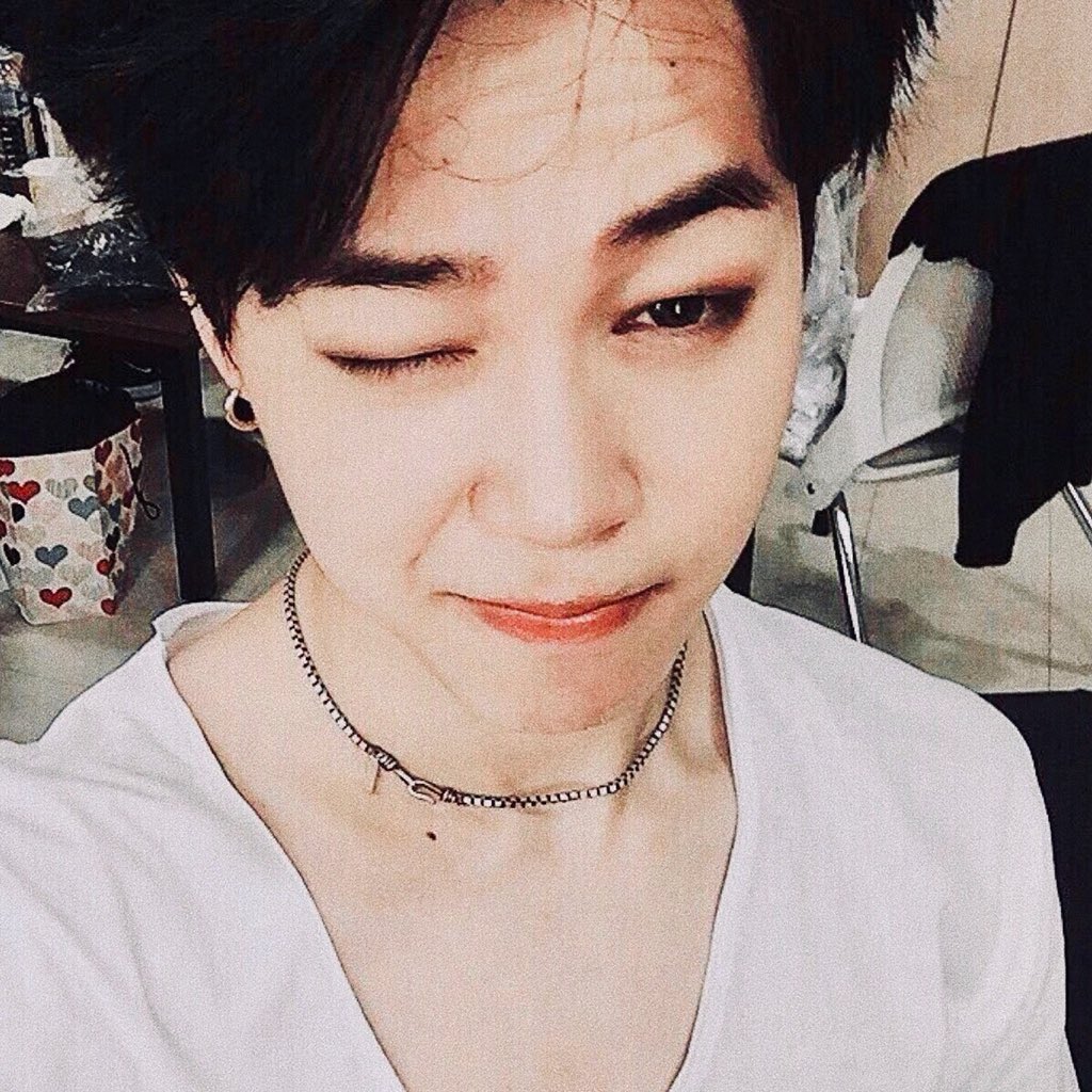 bangtsope's tweet photo. Jikook!AU [♡]

        —  Onde Jungkook fica bêbado em uma balada e confunde o celular dele com o de um estranho. E Jimin, o dono do celular, recebe uma notificação de que alguém tentou invadir seu celular e o aplicativo de segurança tirou uma foto do invasor. https://t.co/D5IuvZKuz3