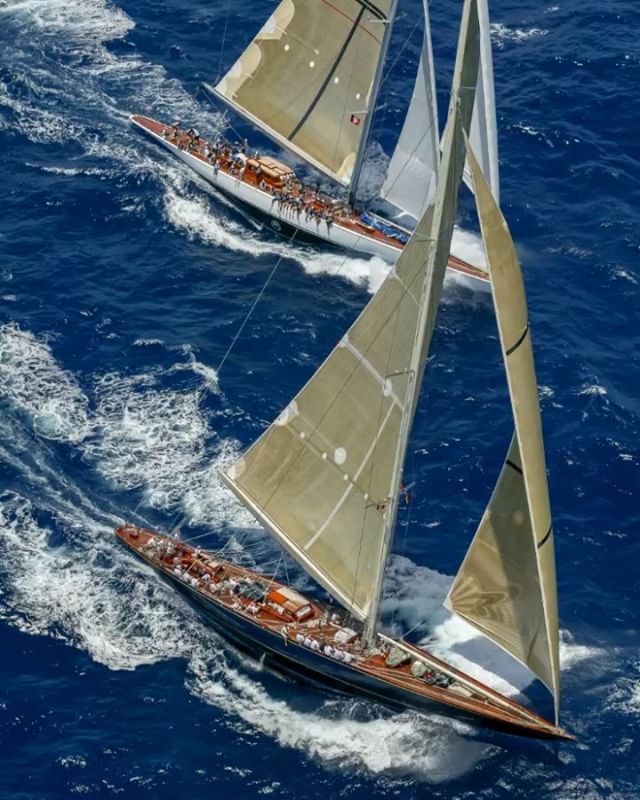 #antigua #jclass #ranger #velsheda #jclassyachts #officialjclass #regatta #caribbean #caribbeansea #placetobe #bw #carloborlenghi #marinephotography #marinephoto #instasailing #instaantigua