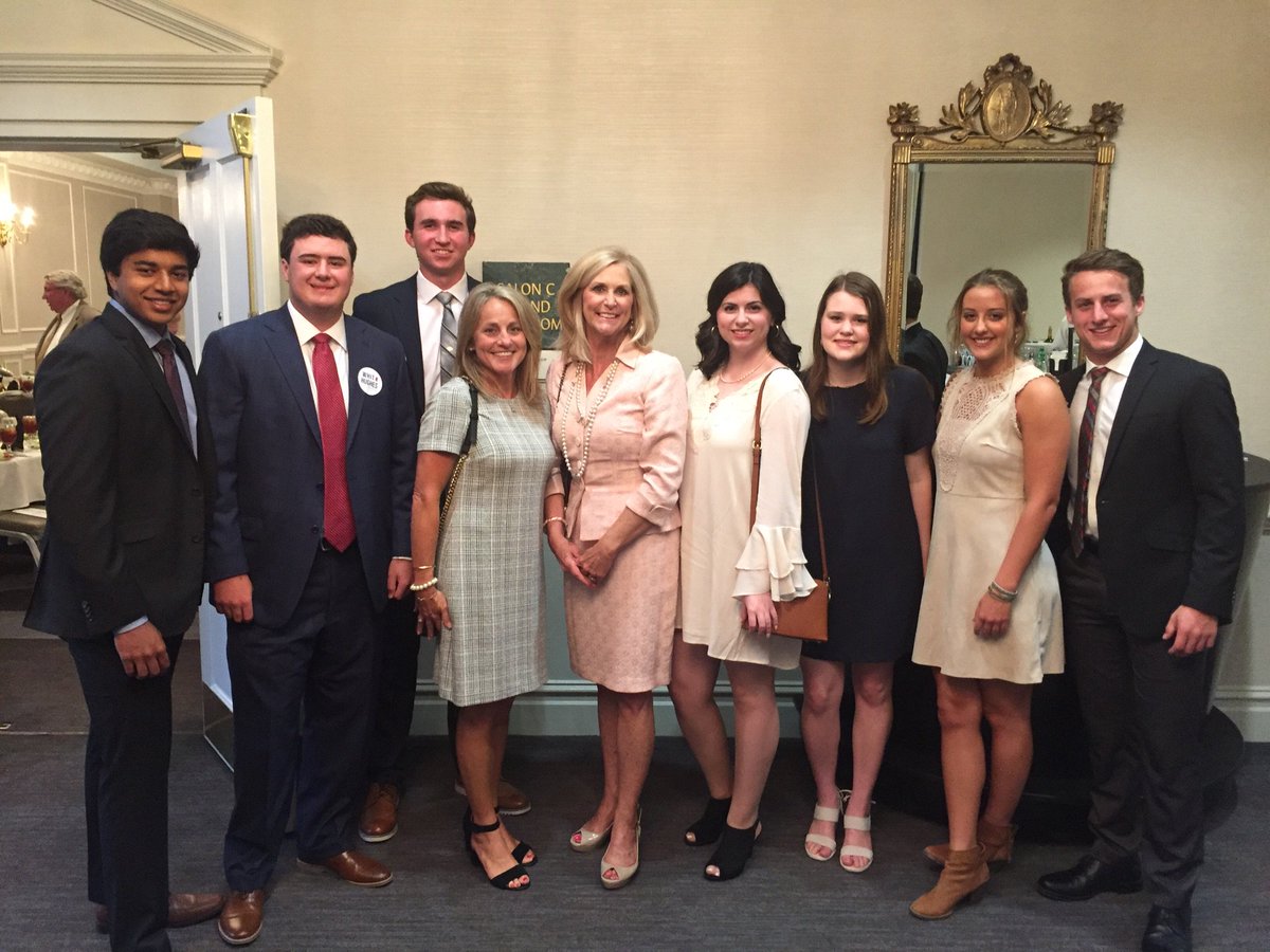 LynnFitchAG's tweet photo. So excited to host these MRA Teenage Republicans tonight at the Madison County Republican Committee gala.  What a great group of student leaders, with a wonderful and dedicated advisor, Tonya Reeves! @MSGOP @MRAPatriots @MadisonCoMSGOP https://t.co/o7uEvLRTcU