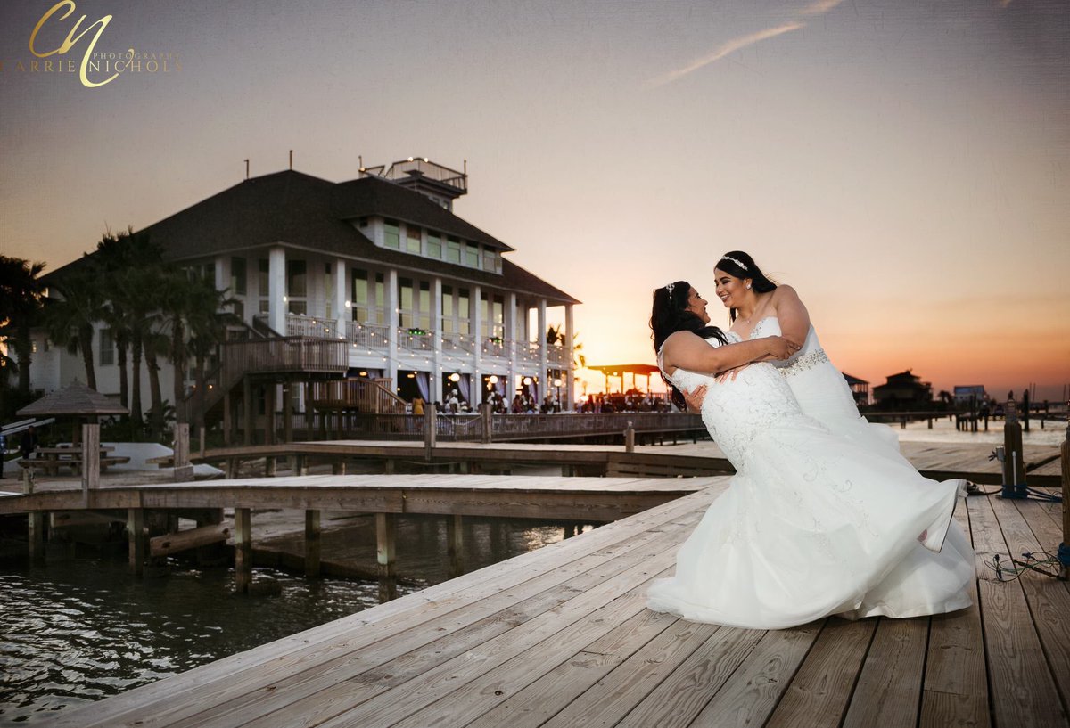 midKnightMar's tweet photo. Canβt get over our pictures by Carrie Nichols #weddingknight #bride #brides #wedding #love #beachWedding #coast #perfect #goals https://t.co/0kDEdTb5Hb