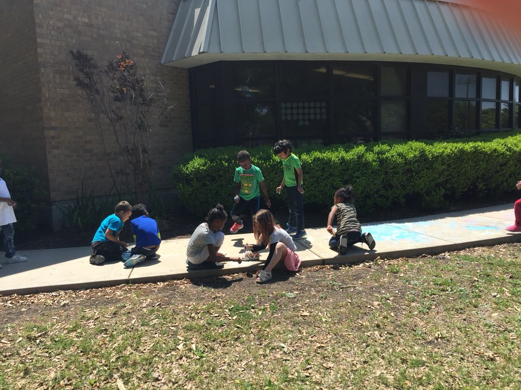 Johnson100J's tweet photo. Our alphabet countdown- b fo bubbles and c(h) for chalk!
#RLERocketsrock #RISDGreatness  @aggietharp https://t.co/7iaFsVpF8T