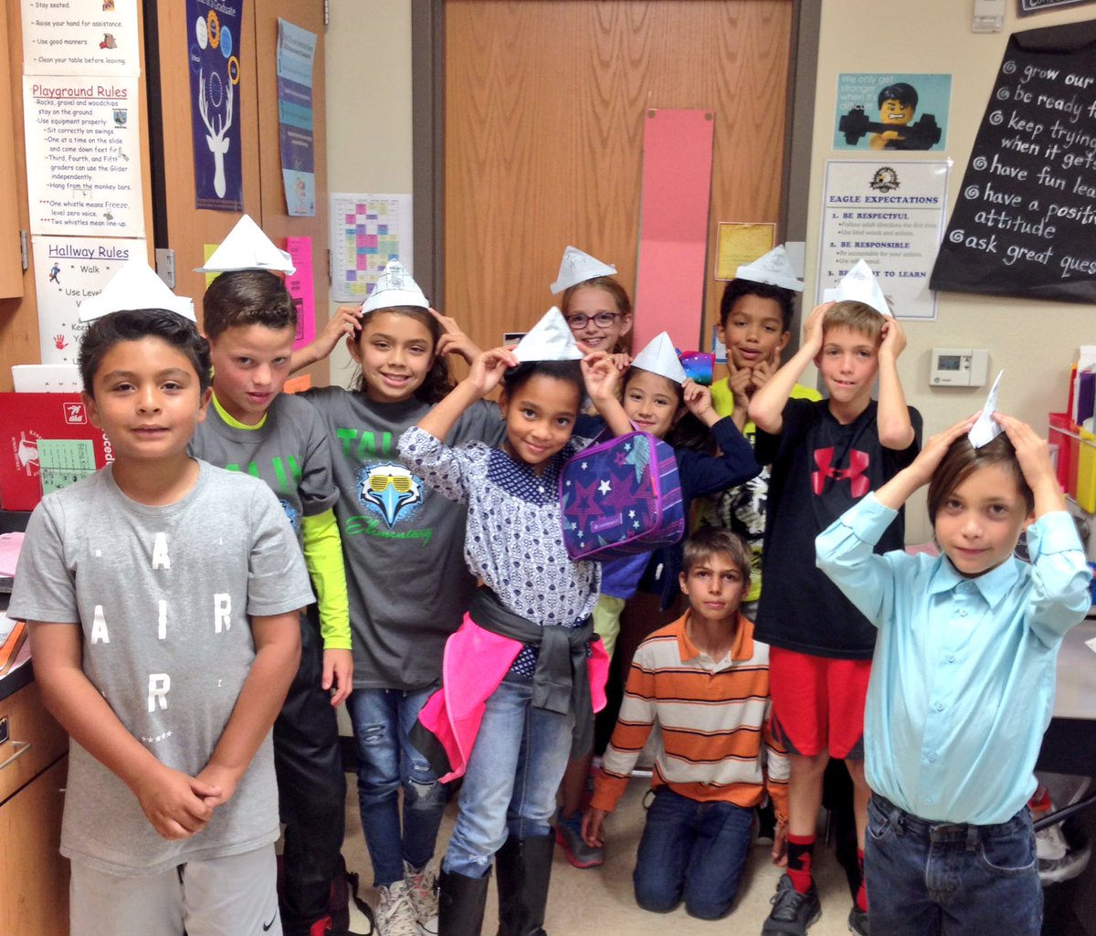 _Lisacdavis's tweet image. Generous Beginner&apos;s Chess Club member hand made awesome origami hats for everyone! Heartfelt way to celebrate last meeting. ❤️ #challengelab