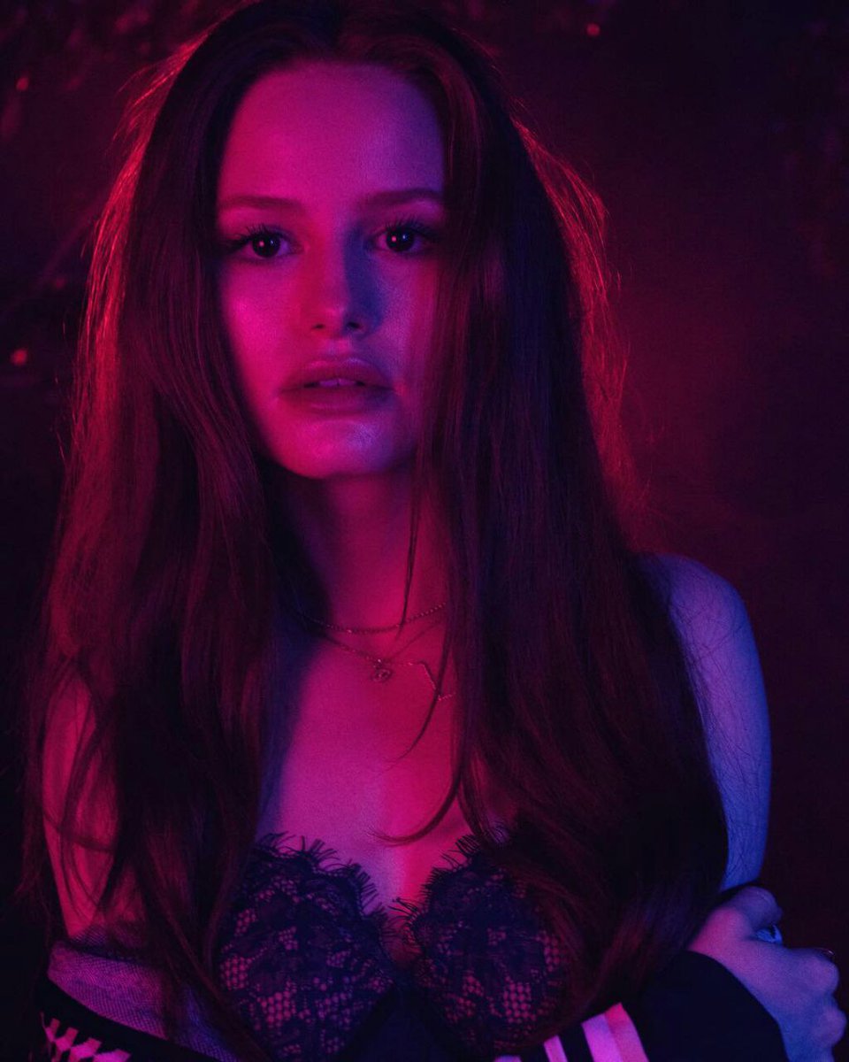 cherylfeminist's tweet photo. Madelaine Petsch and Perrie Edwards in red lights MY FUCKING AESTHETIC https://t.co/T7wKDHSl9g