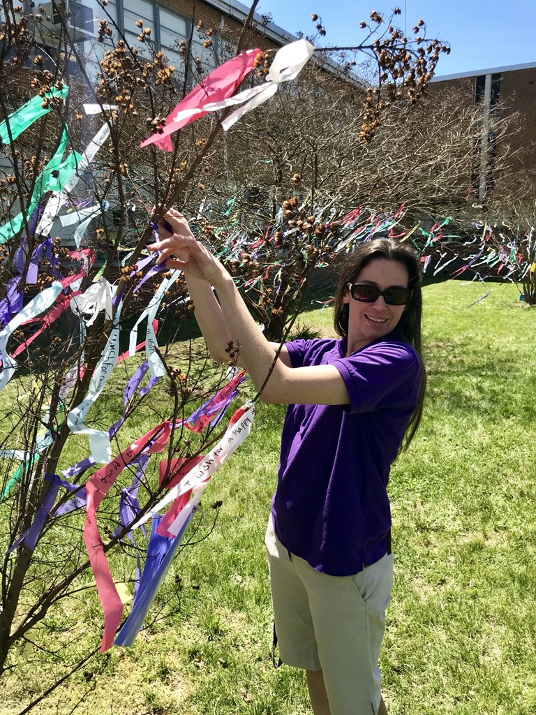 AMSLibraryReads's tweet photo. 6th grade Science teachers @AnnapMSAACPS school make their wish! #AMSWishtree2018 https://t.co/E9OIPO2c7o