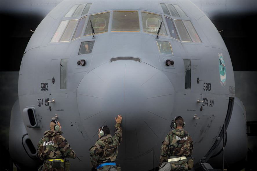 Crew chiefs from the 374th Aircraft Maintenance  Squadron await a C-130J  Super Hercules engine to start during Exercise  Beverly Morning 17-05  at Yokota Air Base, Japan, Aug. 18, 2017.  https://t.co/me5NCu2Dvc
