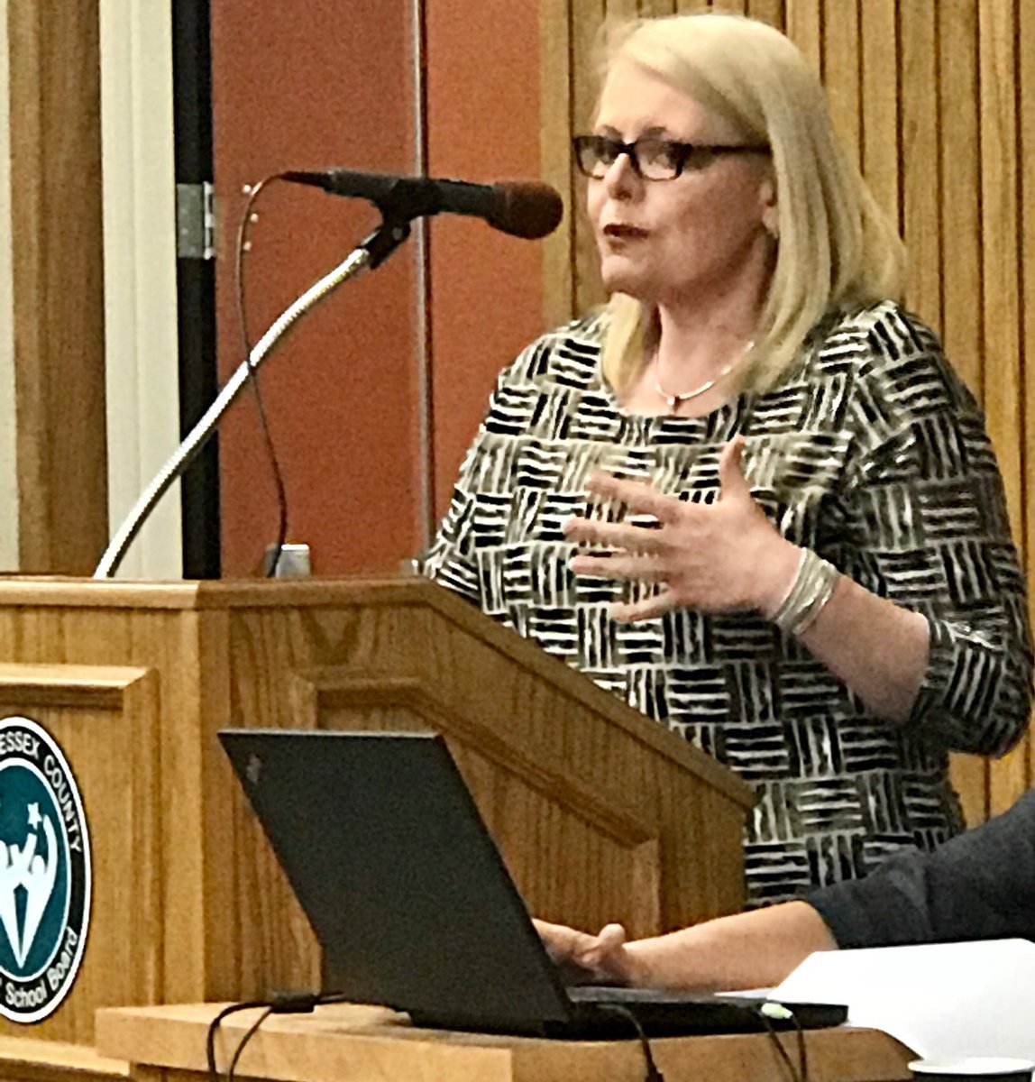ClaraHowitt's tweet photo. #DrClaraHowitt Thank you Andrea Lewis-Langmuir for an amazing presentation to the BOT of the GECDSB on the topic of DPA and HPE. So lucky to work with such a talented professional! #ProgramRocks! #GECDSBproud! https://t.co/UWlHdU6gHt