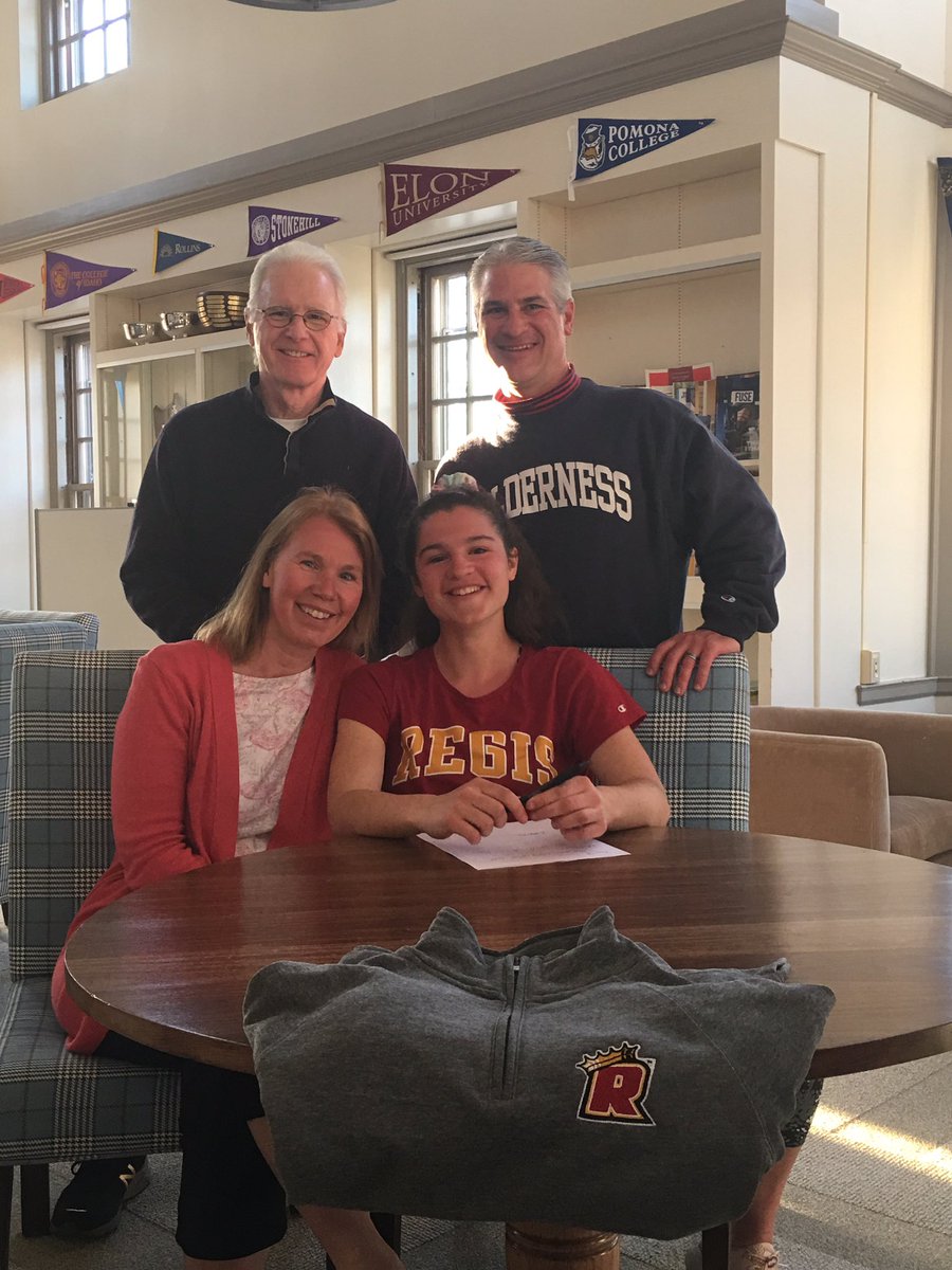 Regis_FH's tweet photo. The Regis Field Hockey team is very excited to announce the newest member of the Pride for fall of 2018!! Welcome Bridget Pope to the team!!! We are pumped to have you!! 🏑🎉 #roarpride 🦁 https://t.co/xKE1OG029G