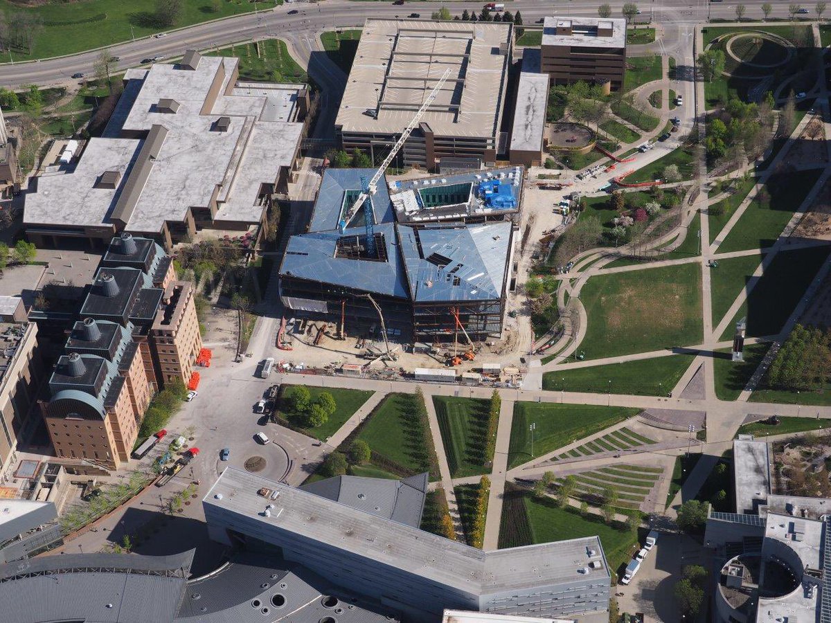 martonrl's tweet photo. Lindner College of Business looking impressive today here on the campus of UC. https://t.co/92s2sMJ3Xc