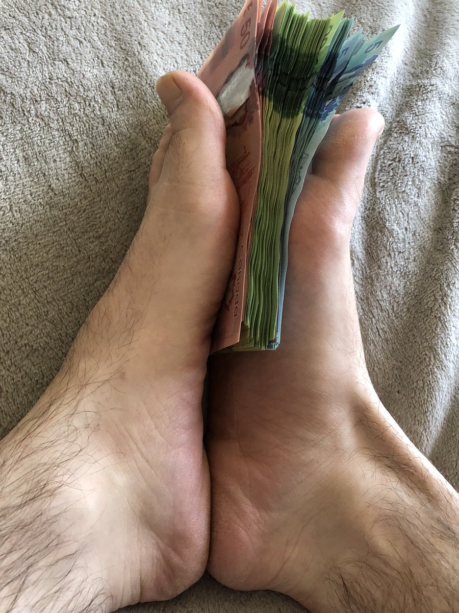 FindomKingJase's tweet photo. Your paycheck between my feet 😏

#findom #cashmaster #footworship https://t.co/8Jnob0bqev