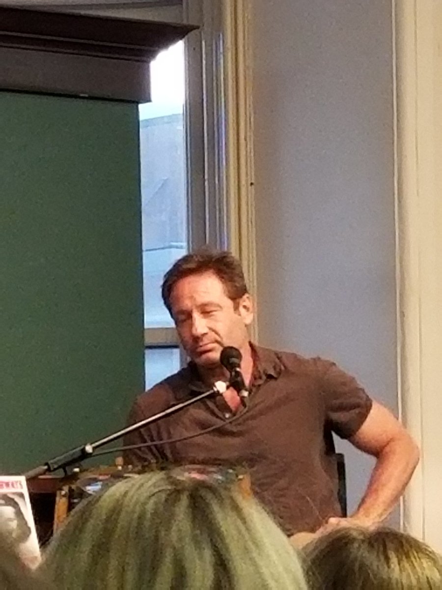 2018/05/01 - David at Barnes and Noble Union Square for Miss Subways DcJzJuPV0AEK7tW
