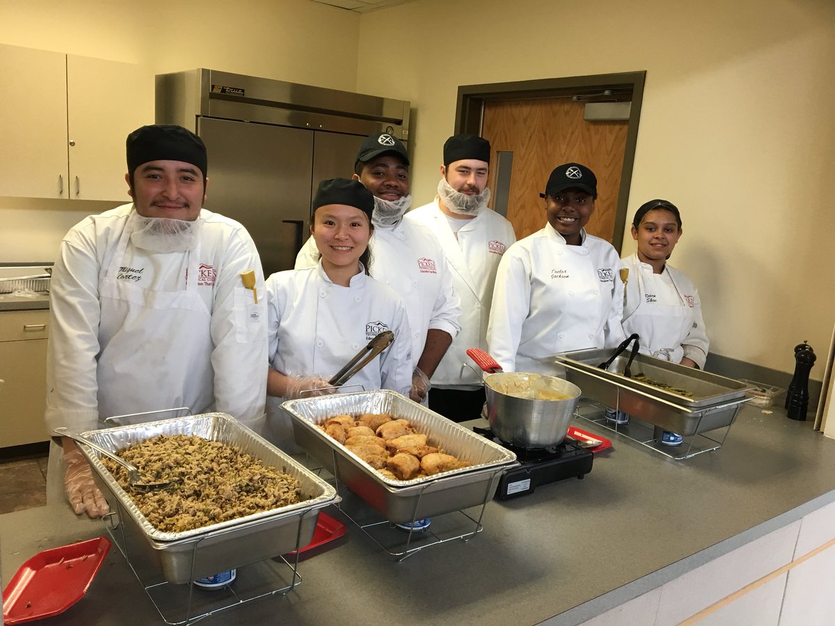 teach_culinary's tweet photo. @pickens Culinary Arts serves Board of Education @aurorak12 https://t.co/luH0LeE1xL