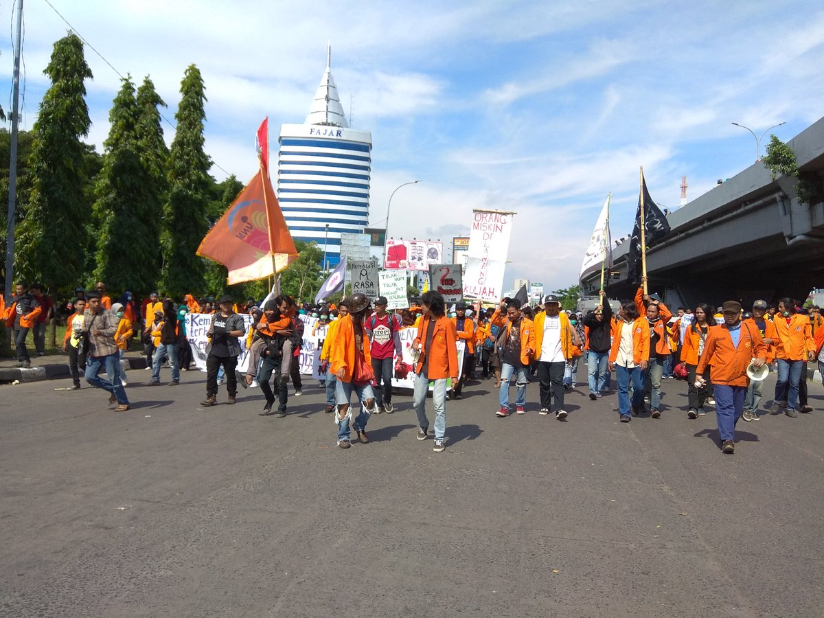 Daeng_Info's tweet image. 14.25 Fly Over Urip, Makassar macet parah dari segala arah, hindari!
#Hardiknas #Hardiknas2018