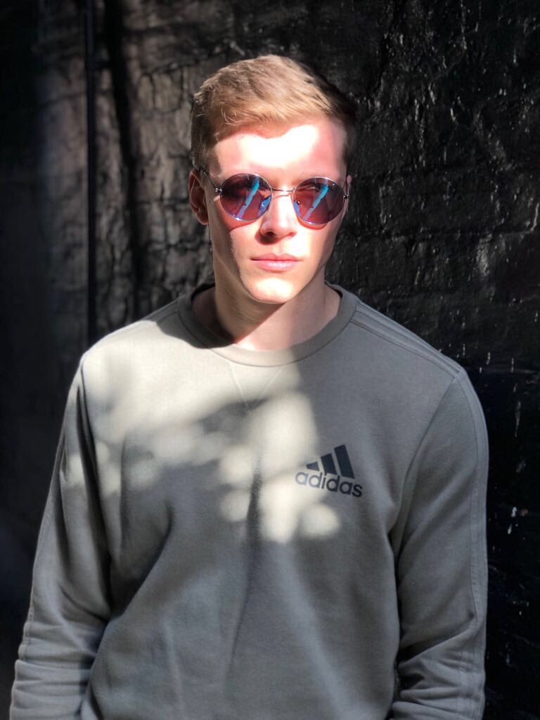 envybarbers's tweet image. The perfect cut (at @envybarbers) equates to the perfect shot 📸 📸📸📸 #pictureperfect #lightcameraaction #envybarbers #sheriffmehmet #toocoolforschool #windswepthair #sideparting #sunkissed