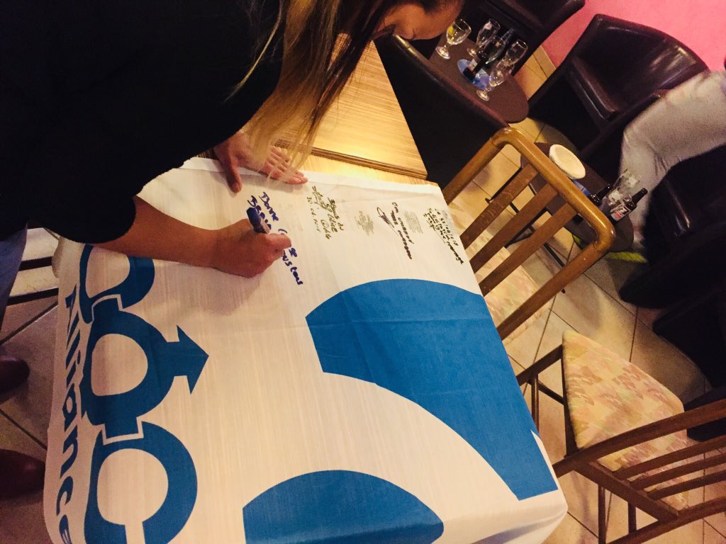 #EnDirect sur le <a href="/Challenge_BEI/">BEI Challenge</a> On continue de faire dédicacer notre bâton relais le drapeau #BOCCARD