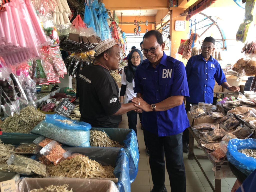 DatoHjTajulUrus's tweet photo. 2/5/2018 12.00pm - Walkabout Sekitar Arked Tanjung Dawai.
#jomBN
#TajulforMerbok
#P014 https://t.co/lcTKKmaZg5