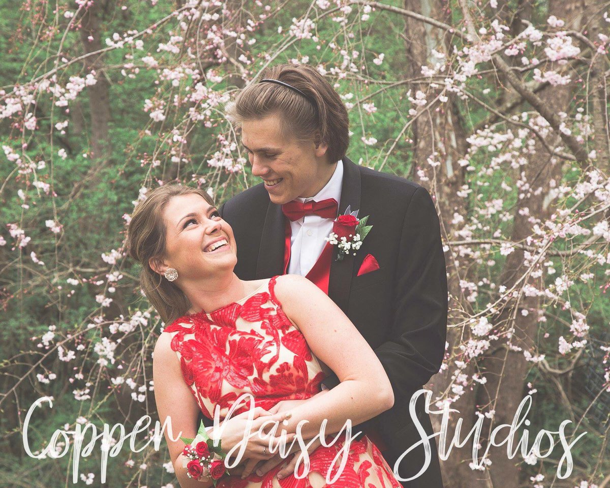 copperdaisystu's tweet photo. Spring Mini Session Pics!!
#copperdaisystudios #springminisession #prom #PromDress https://t.co/d1bfywGSak