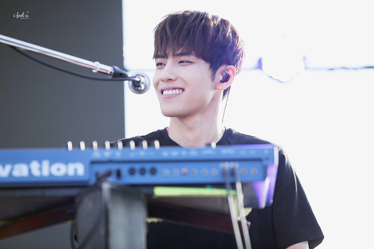 1feelu's tweet photo. 오탄죠비 오메데또...❤️
#데이식스 #Day6 #원필 #Wonpil https://t.co/VGD57CvVIP