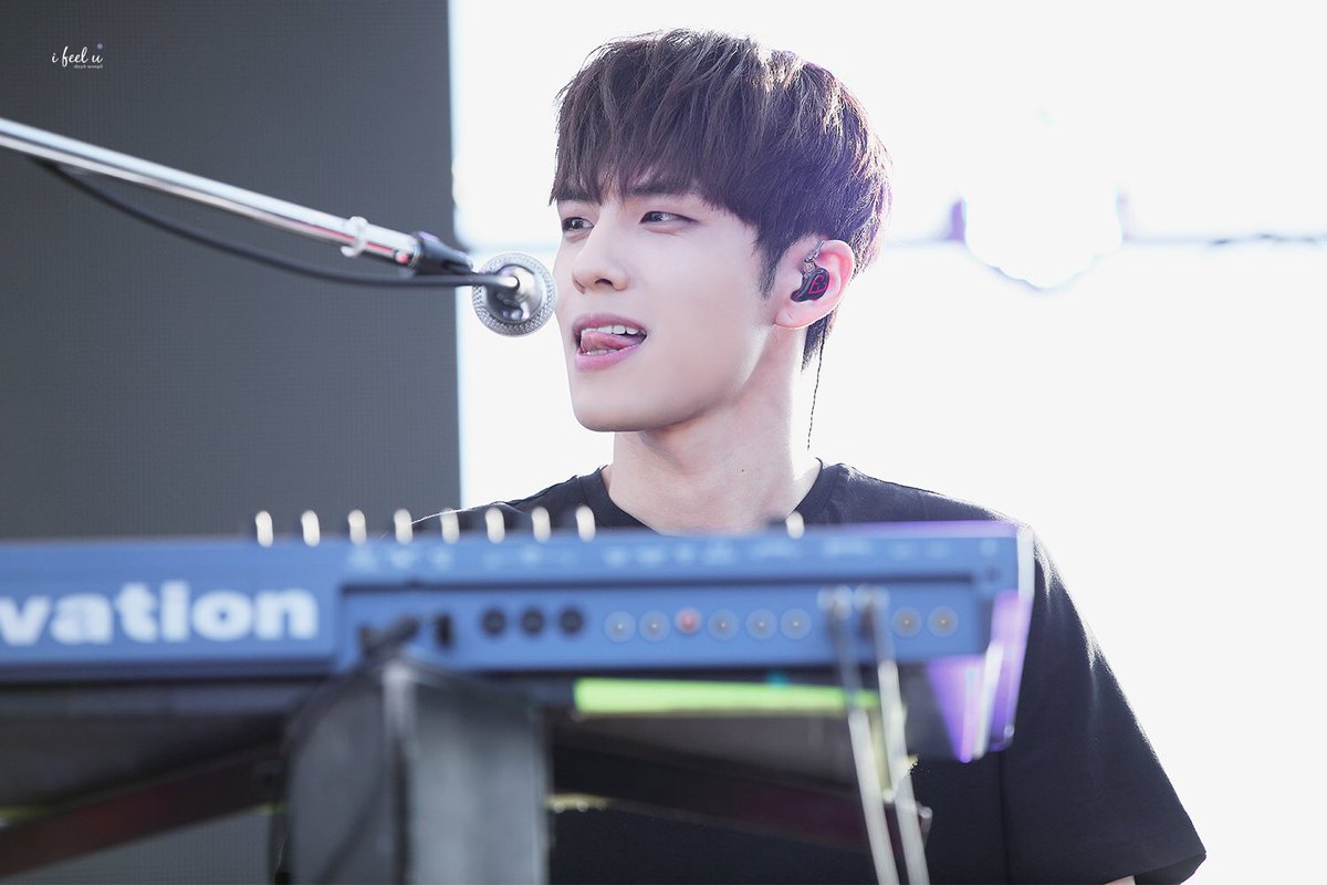 1feelu's tweet photo. 오탄죠비 오메데또...❤️
#데이식스 #Day6 #원필 #Wonpil https://t.co/VGD57CvVIP