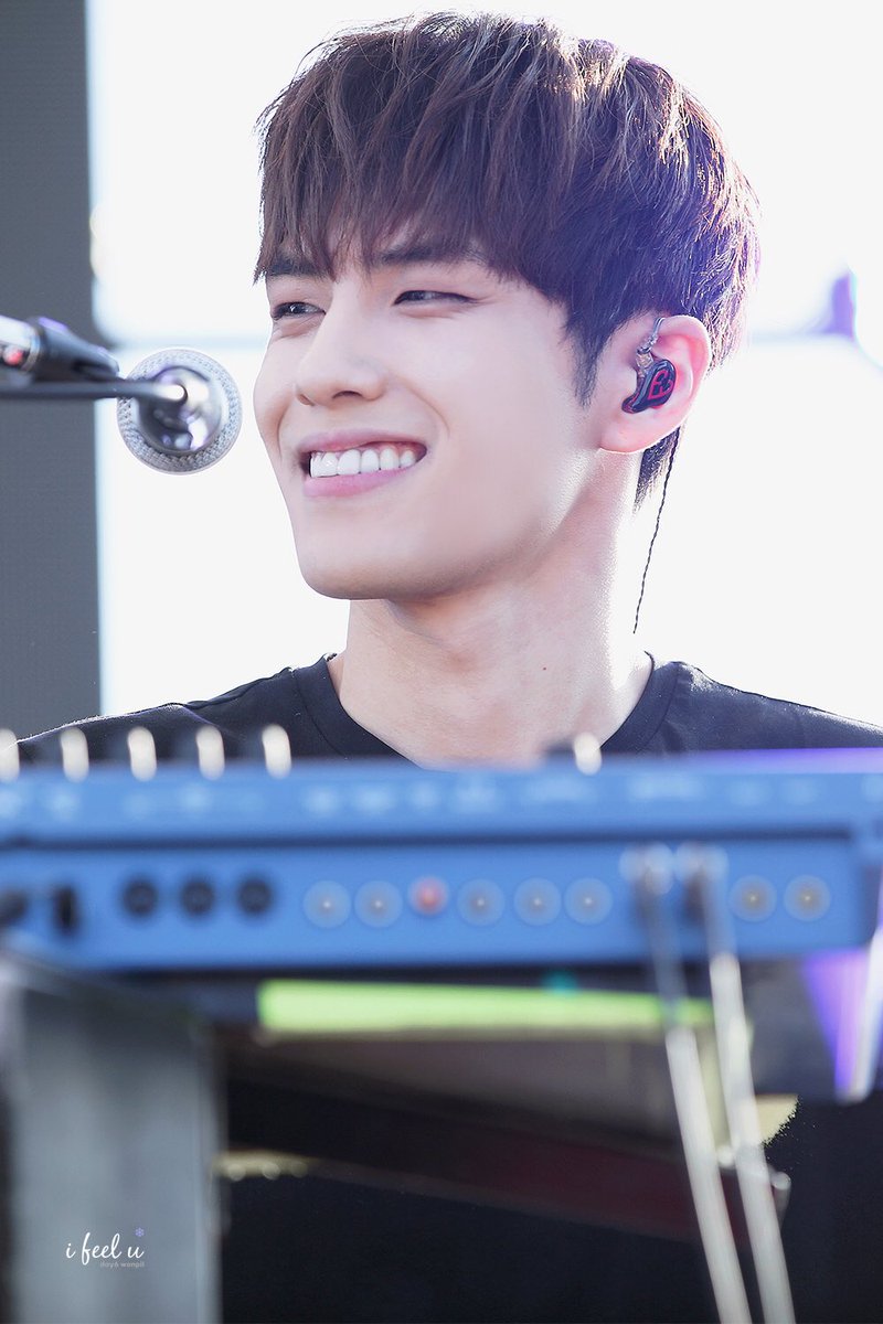 1feelu's tweet photo. 오탄죠비 오메데또...❤️
#데이식스 #Day6 #원필 #Wonpil https://t.co/VGD57CvVIP