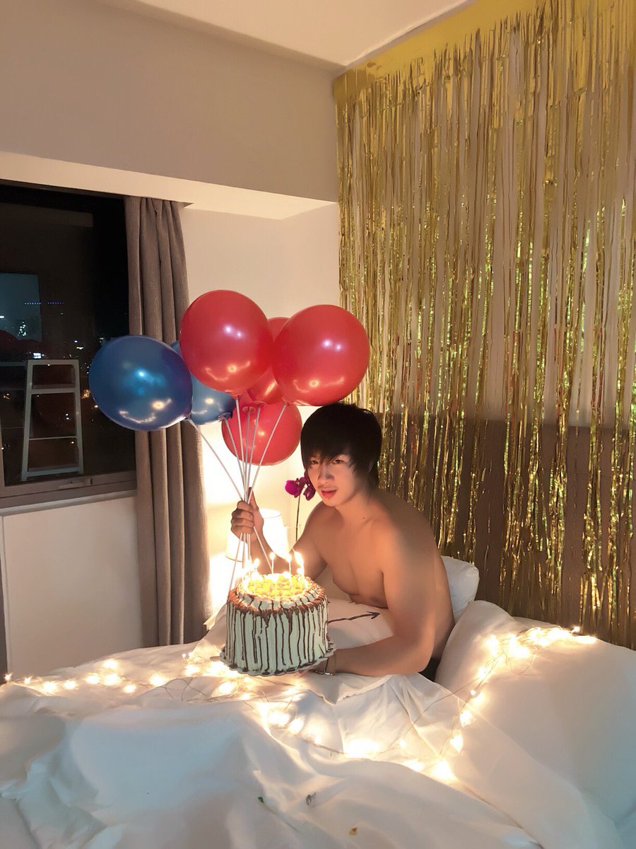 kianmonzon's tweet photo. I’m not smiling because I am another year older. I’m happy because you guys gave me such a magnificent surprise birthday party ( as in first time). Thank you all for the ❤️! Thank you, God! 🖤💜💚 #25 #FirstCelebration https://t.co/mgjTLe7XX2