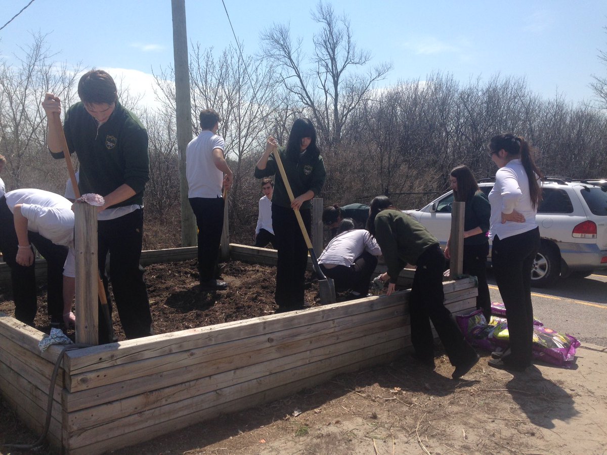 Good things are going to be growing soon in our school garden thanks to our #SVN3M1 class! <a href="/STLStudentGov/">STL Official</a> #goodthingsgrowinOntario