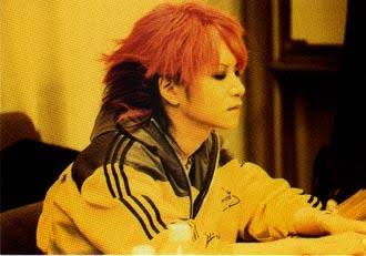 h_riorio_x's tweet photo. あなたを知ったその日から、何をするにもそばには貴方の曲があって、貴方と一緒にここまで来た。
辛い時も楽しい時も常に貴方がいてくれた。
これからもそばにいてください。
いつもありがとう！！

赤髪のエイリアン♡
貴方は永遠のロックスターです！ https://t.co/uWPOBPbkbt