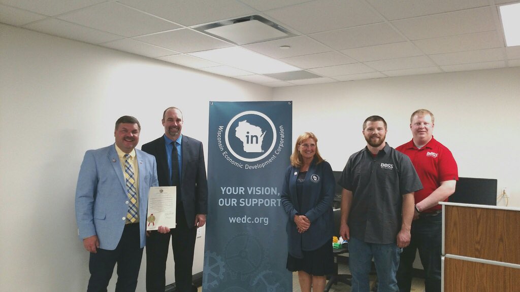 BenNiehausb's tweet photo. Great day @FlorenceSchools and for @florencecounty in our continued #FabLab progression. Thanks @sweak1 @WEDCNews @SenTomTiffany @MaryFelzkowski @GovWalker @LtGovKleefisch for supporting this grant. Thanks to our great industry partners @BOSSSnowplows for support #GoFloCats https://t.co/y1LB0v6Rqj