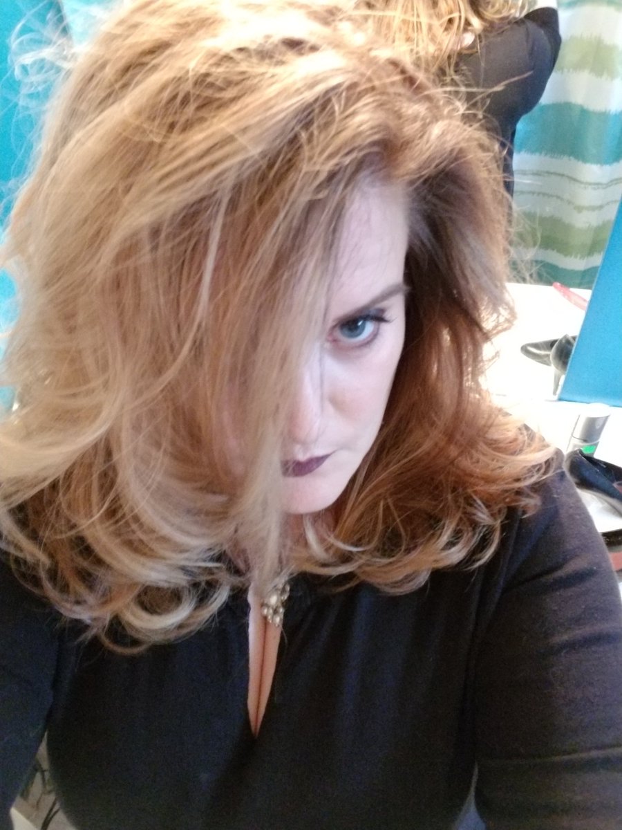 jennyshamrock29's tweet photo. Someone asked today about my obsession with skincare &amp; makeup. How do u explain that with depression &amp; anxiety, you often wear a "mask" to hide behind....I just happen to want my mask to look good....easier to hide that way #endstigma #sicknotweak #erasethedifference #cmhaniagara https://t.co/SubSQ2uAUU