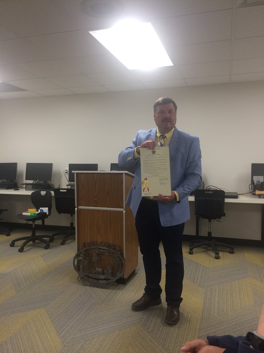 BenNiehausb's tweet photo. Great day @FlorenceSchools and for @florencecounty in our continued #FabLab progression. Thanks @sweak1 @WEDCNews @SenTomTiffany @MaryFelzkowski @GovWalker @LtGovKleefisch for supporting this grant. Thanks to our great industry partners @BOSSSnowplows for support #GoFloCats https://t.co/y1LB0v6Rqj